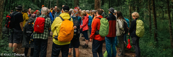 Pilgergruppe im Siebentischwald