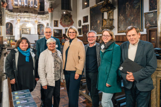 Setzen sich für die Sanierung von Heilig-Kreuz ein: (v.l.) Elisabeth Krauß, Frank Kreiselmeier, Beate Schabert-Zeidler, Eva Weber, Jürgen Enninger, Verena von Mutius-Bartholy, Bernd Kränzle  