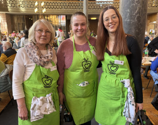 Mitarbeiterinnen der Verwaltung bei der Vesperkirche Augsburg 